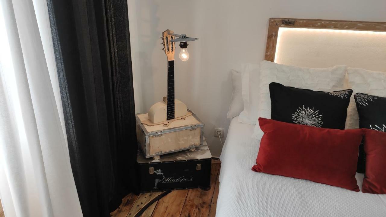 Casa 40Th-Music Wood House Hotell Óbidos Exteriör bild